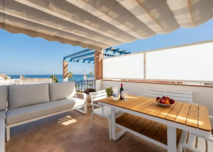 Semesterbostad Cozy Two-storey House With Terrace In Nerja