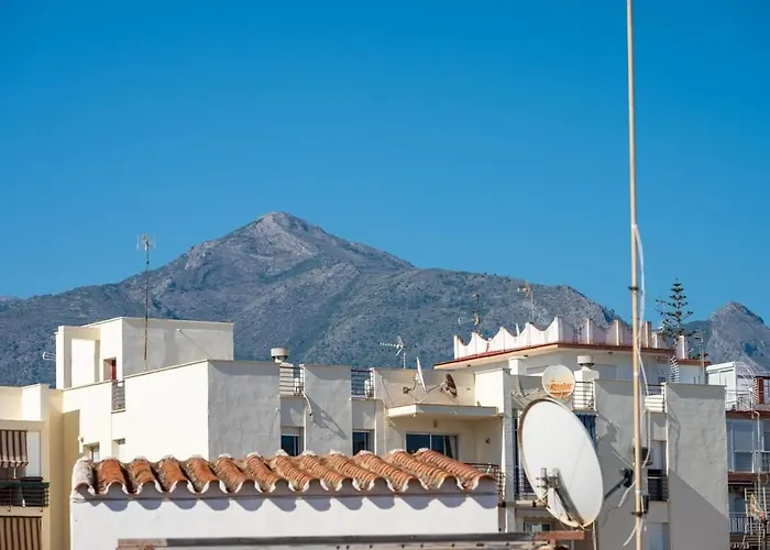 Semesterbostad Cozy Two-storey House With Terrace In Nerja